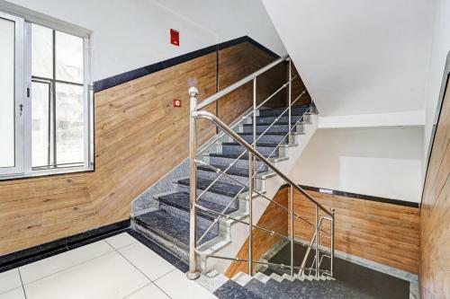 Hotel Oyo Townhouse 595 Majestic Inn