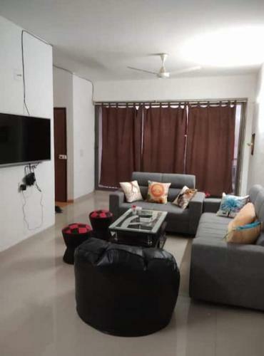 Entire Apartment 1 AC Bedroom 1 AC Hall And A Kitchen