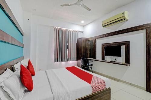 Oyo 81170 Hotel Sky Inn