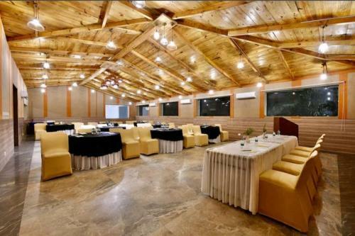 Hotel Tarangi Resort & Spa - A River Access Property