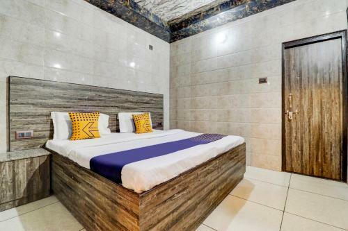 Hotel Spot On 78186 Ghanshyam Lodge