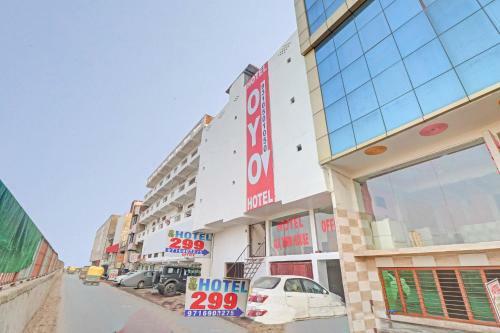 Oyo 85230 Hotel Alx Townhouse