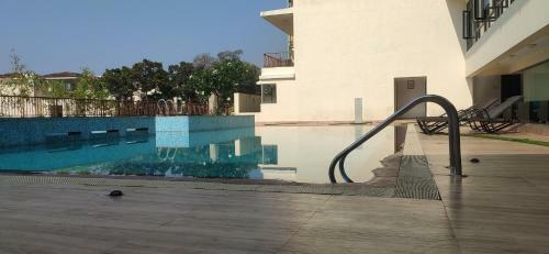 Luxurious 3 Bhk Apart With Pool And Gym