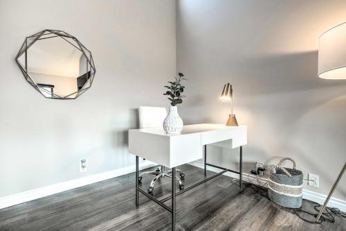 Apartamento Modern Chic Condo With Balcony 5 Mi To Beach!