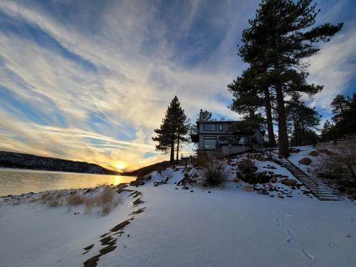 The Point! Spectacular Lake Views 5 Suites!