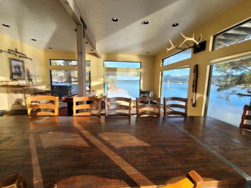 The Point! Spectacular Lake Views 5 Suites!
