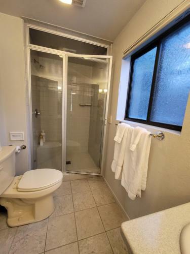 The Point! Spectacular Lake Views 5 Suites!
