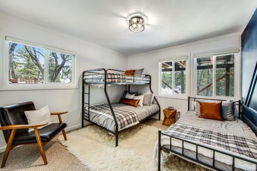 Lakefront Lodge