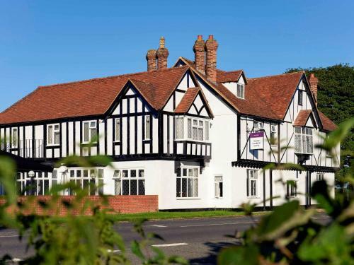 The Lambert Arms - A Bespoke Hotel