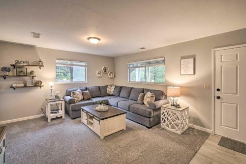 Charming And Pet-friendly Pine Grove Retreat!
