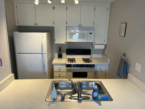 Peaceful 2br Condo - Great Spring Time Getaway!