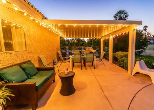 Desert Pool House: Sun, Swim, Sip & Stay