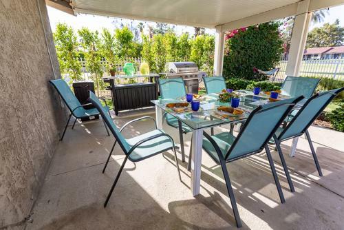 Desert Pool House: Sun, Swim, Sip & Stay