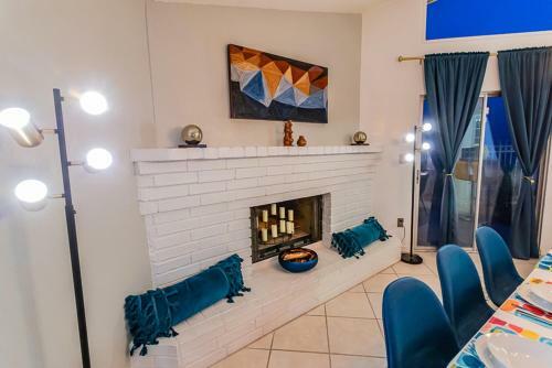 Desert Pool House: Sun, Swim, Sip & Stay