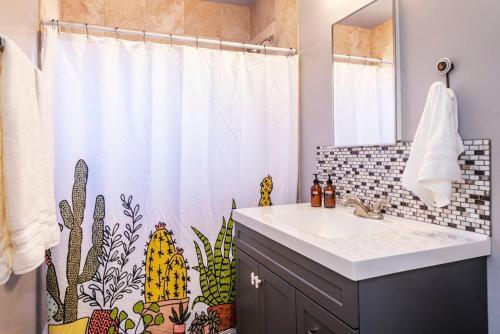 Made In The Shade - Central, Hot Tub, Ac, Sleeps 8