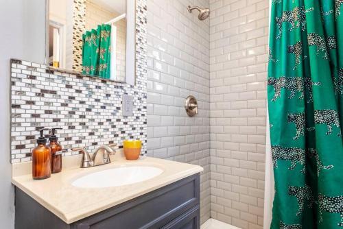 Made In The Shade - Central, Hot Tub, Ac, Sleeps 8