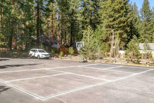 Pet-friendly Kings Beach Log Cabin With Hot Tub