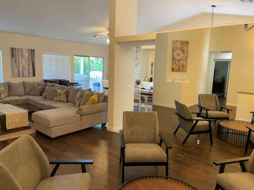 Stunning 5 Star Home Retreat Private Pool-spa-bbq 4br-