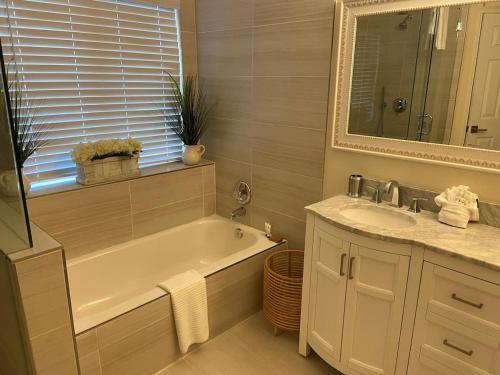 Stunning 5 Star Home Retreat Private Pool-spa-bbq 4br-