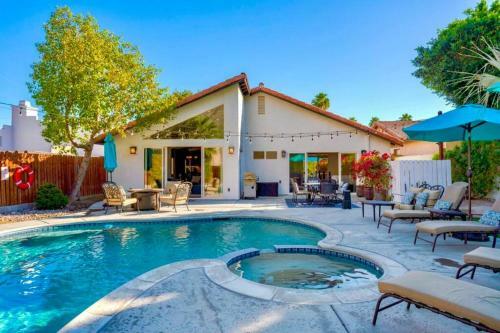 Luxe Cove Retreat ? Heated Pool ? Spa ? 31+ Days