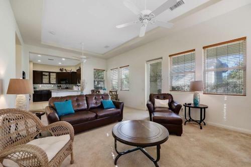 Cheerful 2 Bedroom Home In A Quiet Gated Community