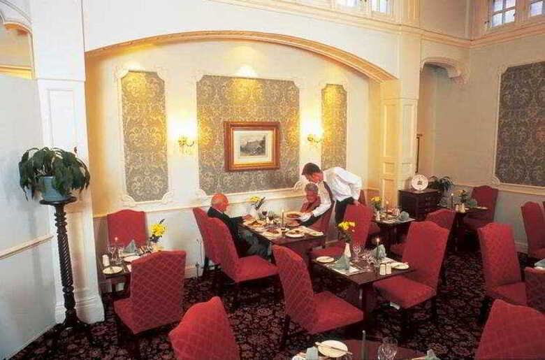 Norfolk Arms Hotel