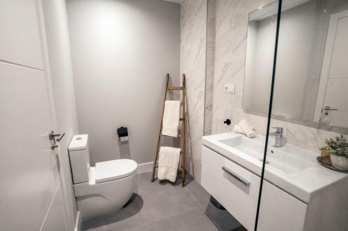 Sealine Brand New Apartment In Torrox Costa