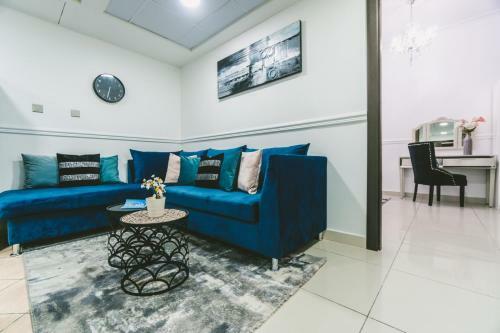 A C Pearl Holiday Homes - Pristine Marina View Apartment