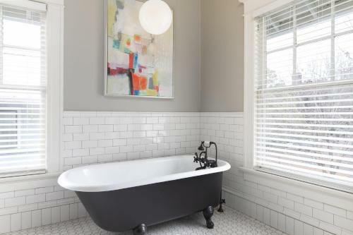 Red Door Retreat- Executive, Luxury, Historic