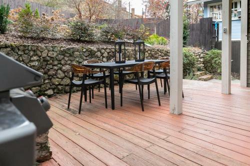 Red Door Retreat- Executive, Luxury, Historic