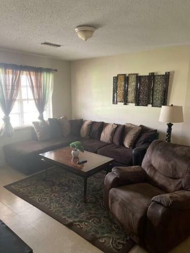 Beautiful Spacious 3 Br Brick Home For The Family