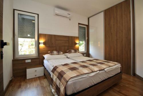 Wood & Green Luxury Villa Estate