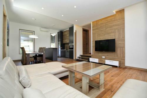 Wood & Green Luxury Villa Estate