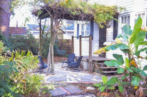 Perfectly Modern Craftsman- Close To Everything!