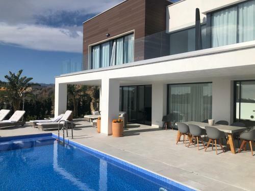 Villa 3 Bdrm Vacation Home ? Sea View ? Cala de Mijas
