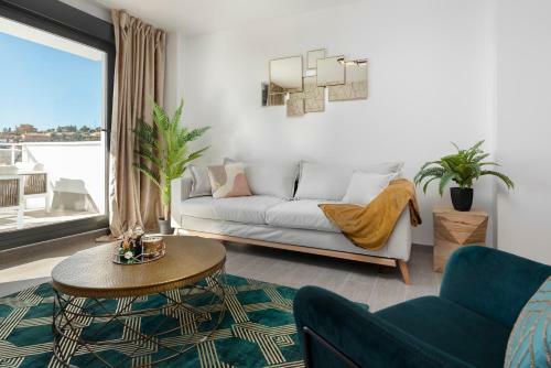Cala de Mijas 2 Bedroom Apartment With Parking And Pool