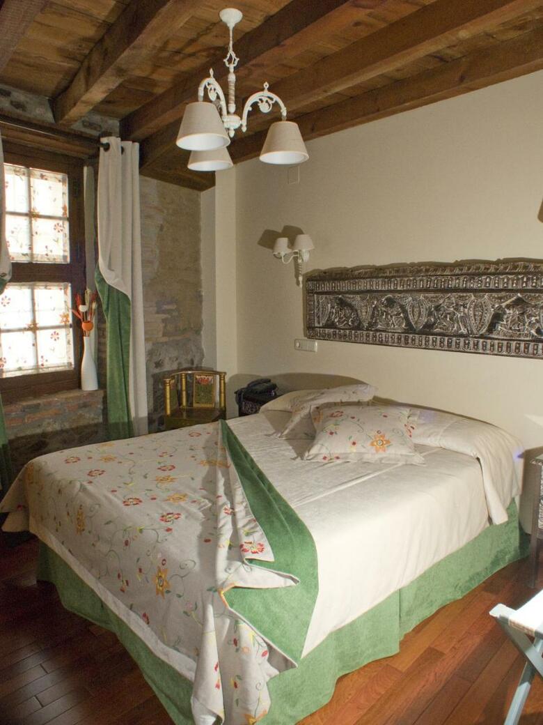 Hotel La Posada Del Ti�tar