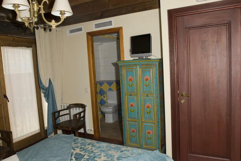 Hotel La Posada Del Ti�tar