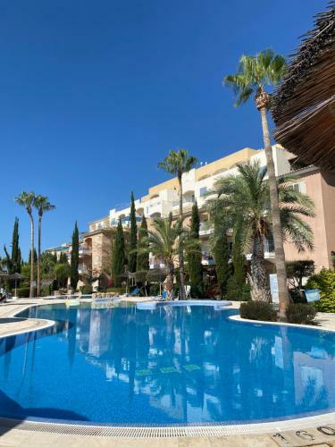 Apartamento Retro N? Boujee 1br Apt With Pool And Balcony