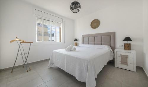 R13 Beachfront Apartment Segur