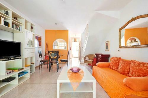 Lovely 2-bed House With Pool And Sea-view Chayofa