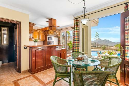 Hermosa Villa Chayofa Con Piscina Y Terraza