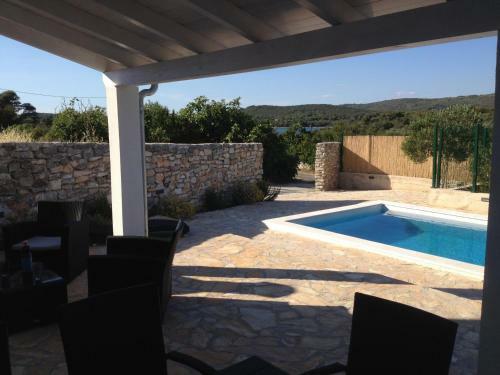 House Sakarun With Swimming Pool