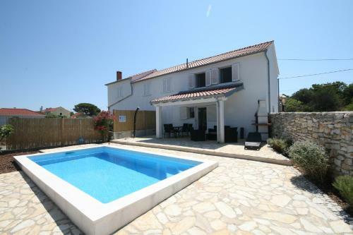 House Sakarun With Swimming Pool