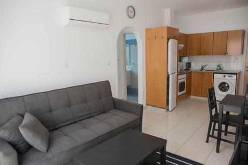Renovated One Bedroom Apartment In Paphos With Pool