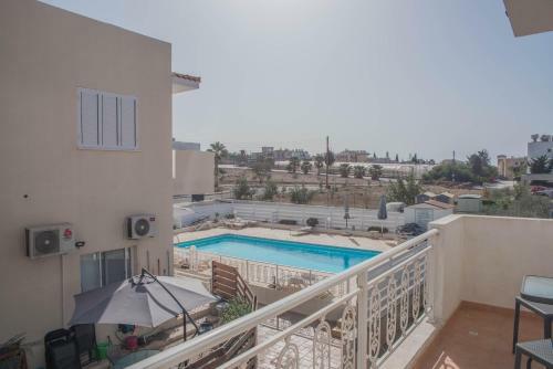 Renovated One Bedroom Apartment In Paphos With Pool