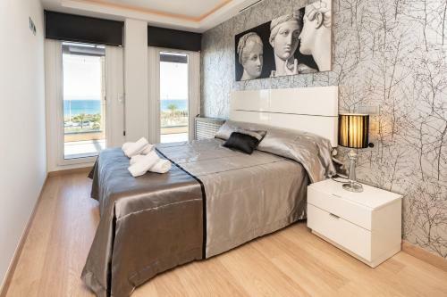 Mediterranean First Line Beach Luxury Villa With Private Pool In Alicante