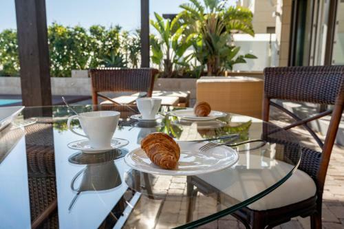 Mediterranean First Line Beach Luxury Villa With Private Pool In Alicante