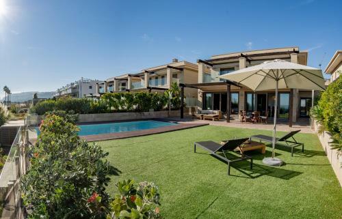 Mediterranean First Line Beach Luxury Villa With Private Pool In Alicante