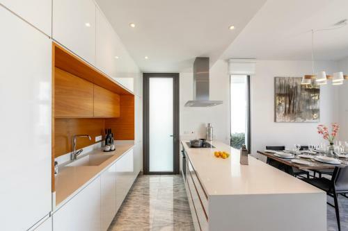 Villa Beach Heaven(Laurus 1), Walking Distance To The Beach
